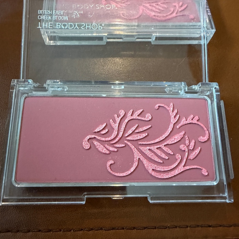 The Body Shop Cheek Bloom Blush - Desert Rose - Picture 2 of 3